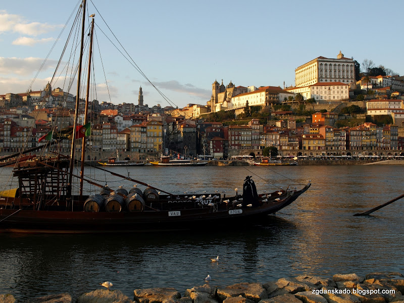 Porto - Nabrzeże o zachodzie słońca