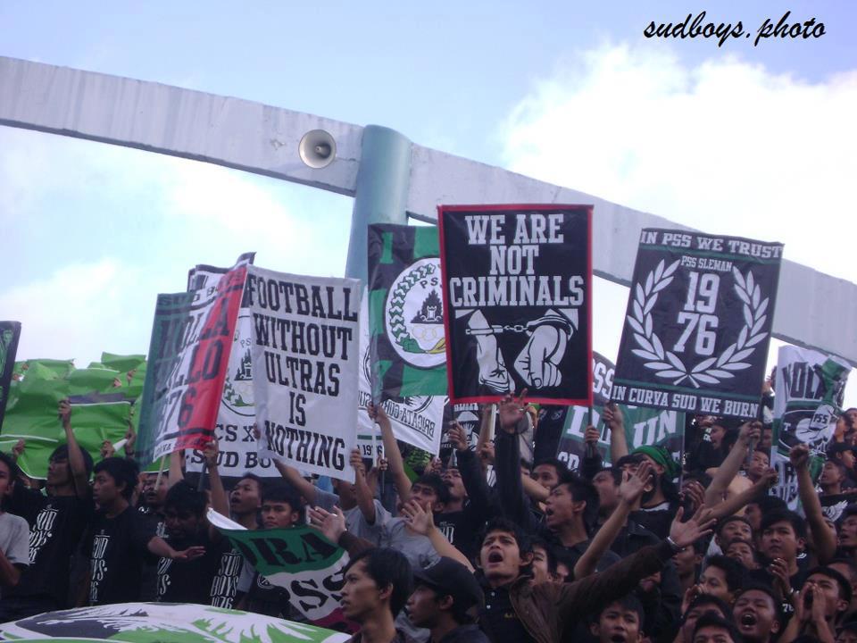 ULTRAS Flag On Two Stick