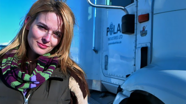 Lisa Kelly sopir truk paling cantik di dunia untuk acara histori.ca