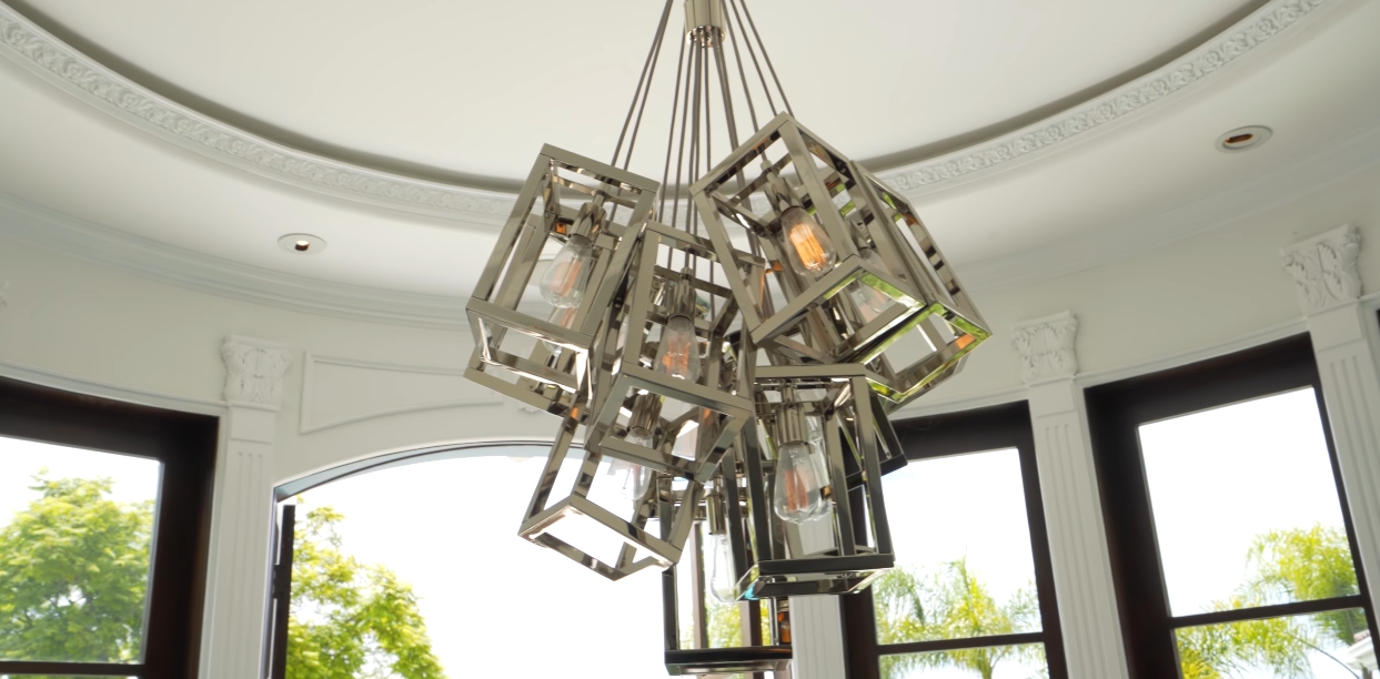 27 Interior Design Photos vs. Tour 1124 Marilyn Dr, Beverly Hills, CA