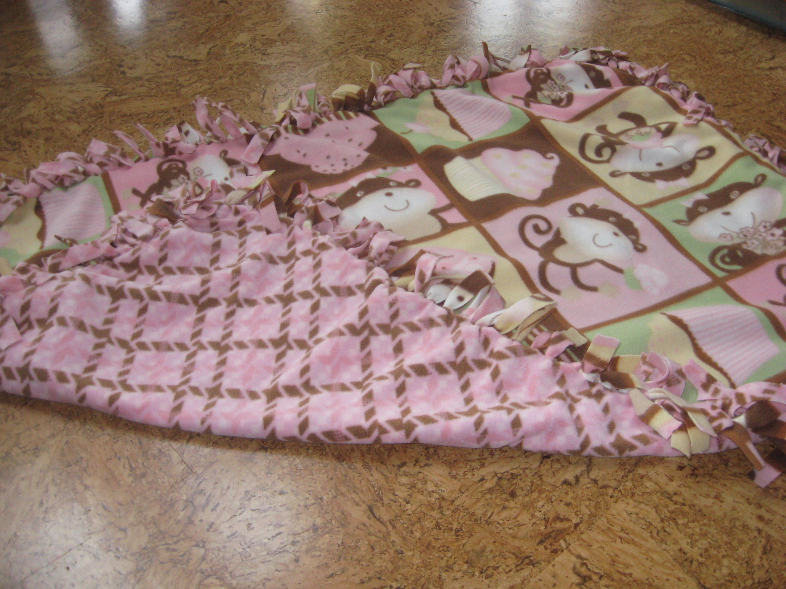 DIY Children's Fleece Blanket (Christmas Gift Idea!) Saving Family Green