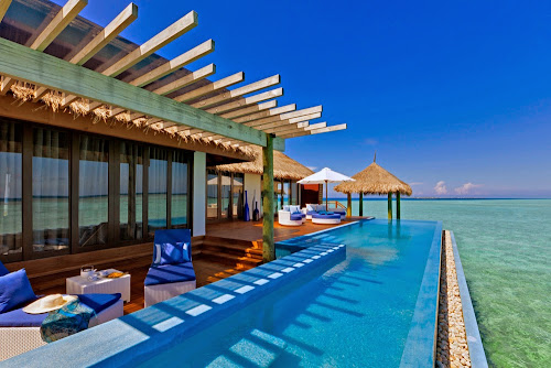 Piscina do resort Velassaru - Maldivas