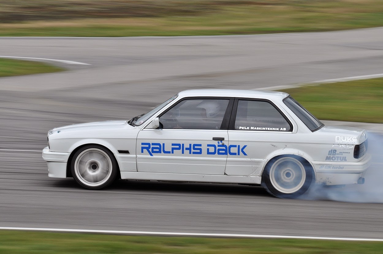 BMW e30 седан дрифт