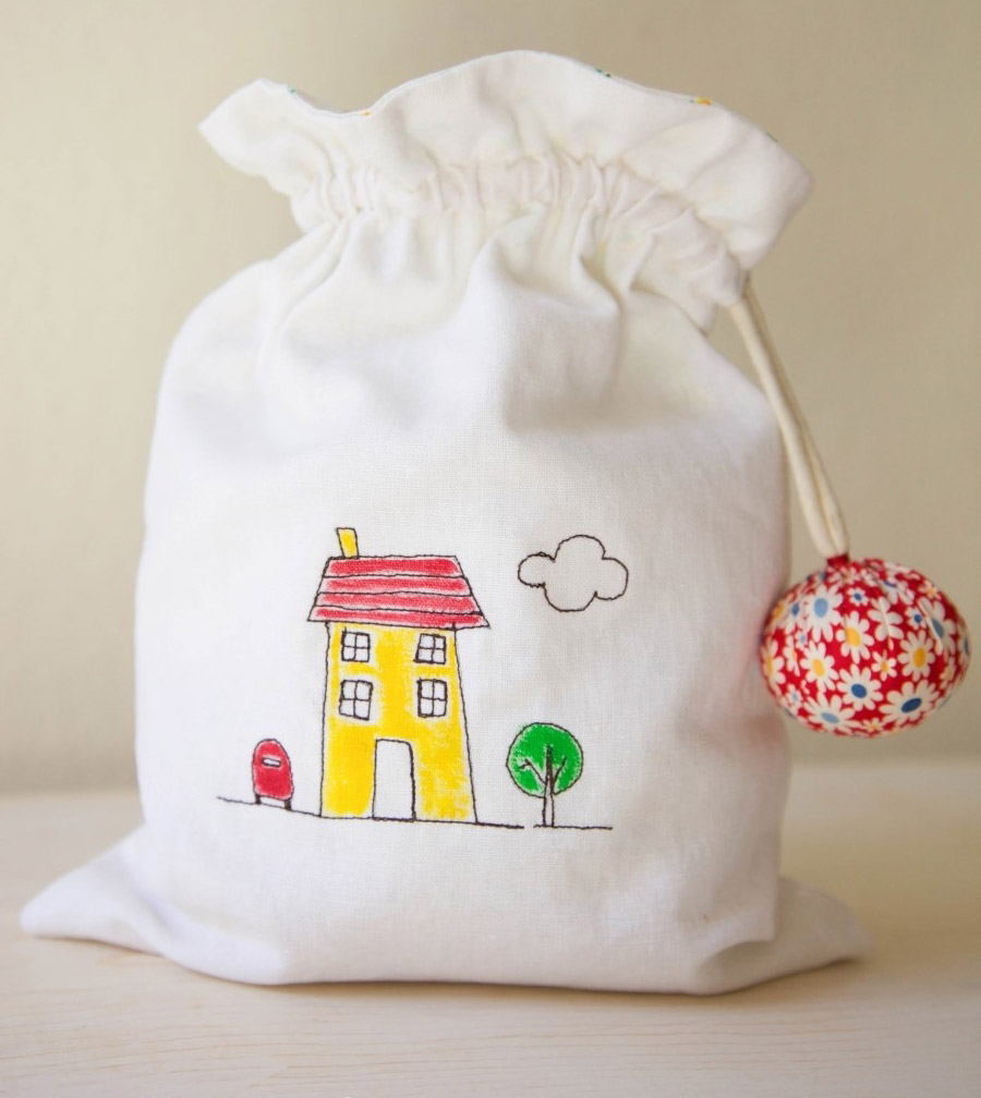 Drawstring Bag. How to create illustrated fabric with plain white linen.