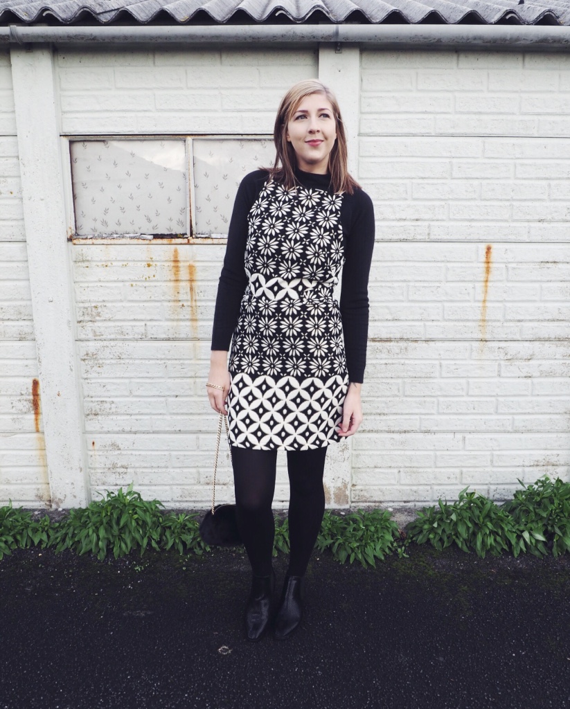 topshop, sixtiesflorals, blackandwhitedress, wiw, whatimwearing, asseenonme, fbloggers, fashionbloggers, fluffybag, primark, chelseaboots, asos, ootd, outfitoftheday, lotd, lookoftheday