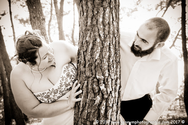 portraits photo mariés sépia en forêt