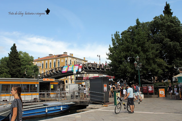 Vaporeto - opção para se locomover em Veneza Veneza - Itália