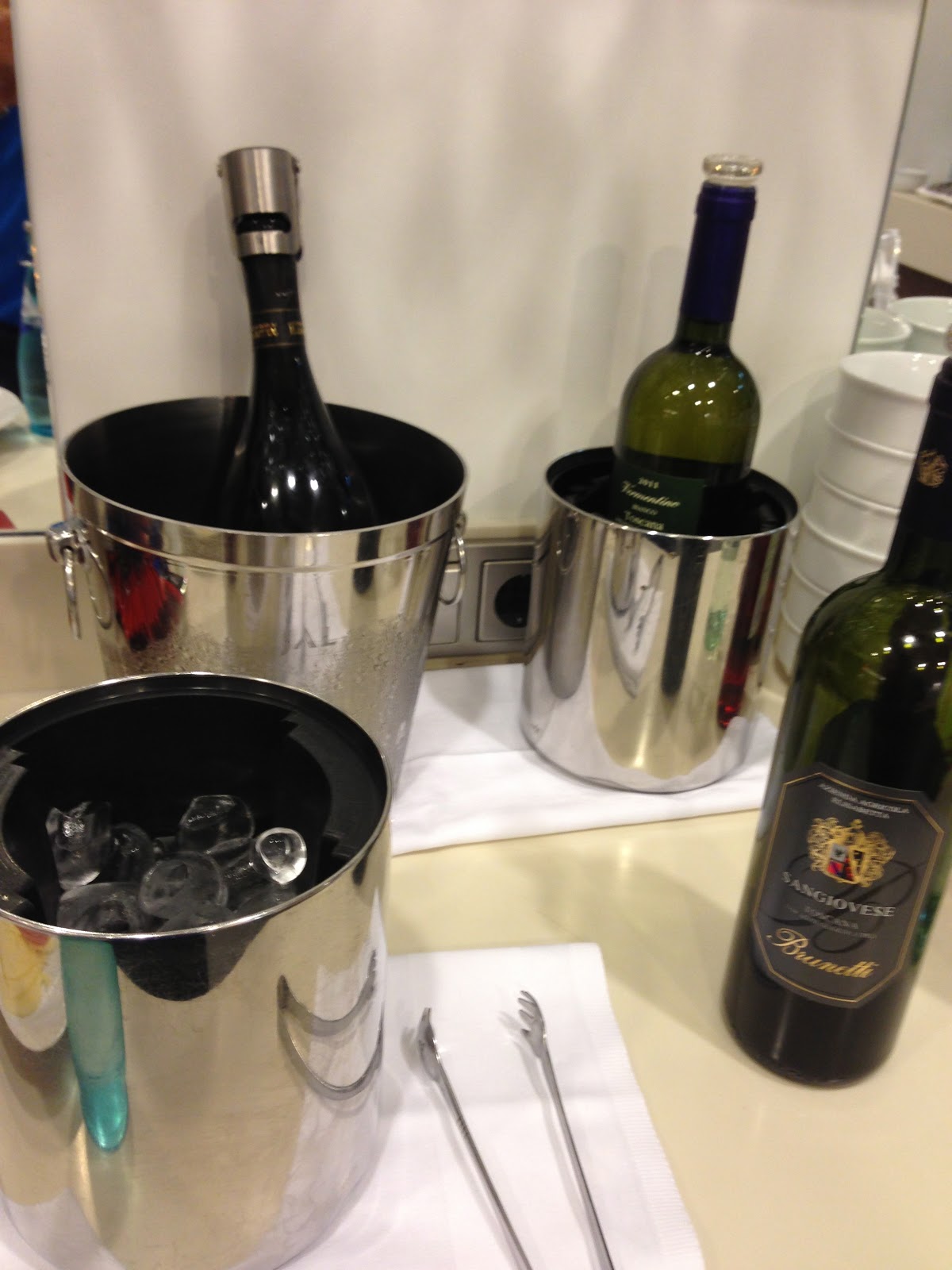 GREAT EATS HAWAII AMERICAN AIRLINES ADMIRALS CLUB FRANKFURT AIRPORT