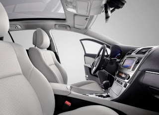 New Gallery Cars: Toyota Avensis Interior