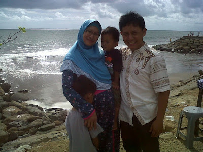 Saat hamil anak ketiga di Pantai Padang