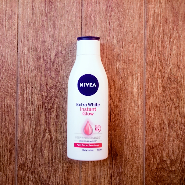 Nivea Extra White Instant Glow body lotion [REVIEW] Fiddiya Putri