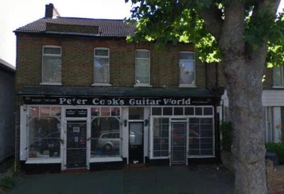 Flat Eric s Bass Guitar Collection Peter Cook The Final Cut