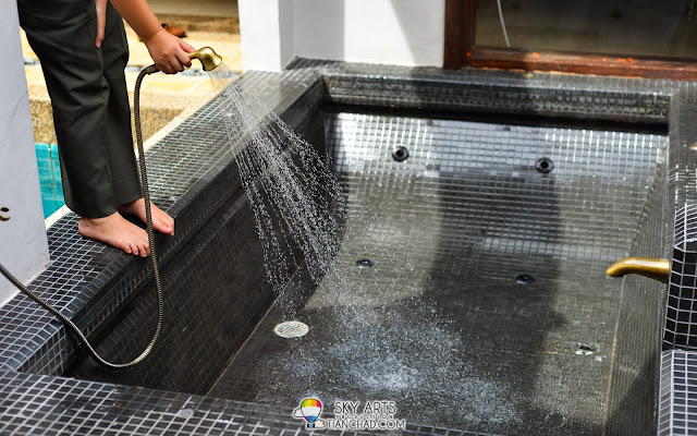 We went back to our room for 'morning-call' and saw cleaner cleaning our Jacuzzi and pool =)