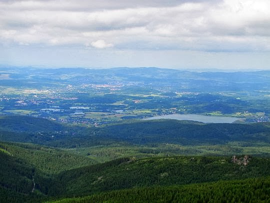 Panorama z Małego Szyszaka. Z prawej widać Jezioro Sosnówka.