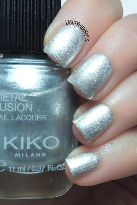 Smalto argento metallico Kiko Metal Fusion 04 Platinum Rain silver metallic nail polish #kikonails #kikocosmetics #kikotrendsetter #lightyournails Smalto argento metallico Kiko Metal Fusion 04 Platinum Rain silver metallic nail polish #kikonails #kikocosmetics #kikotrendsetter #lightyournails