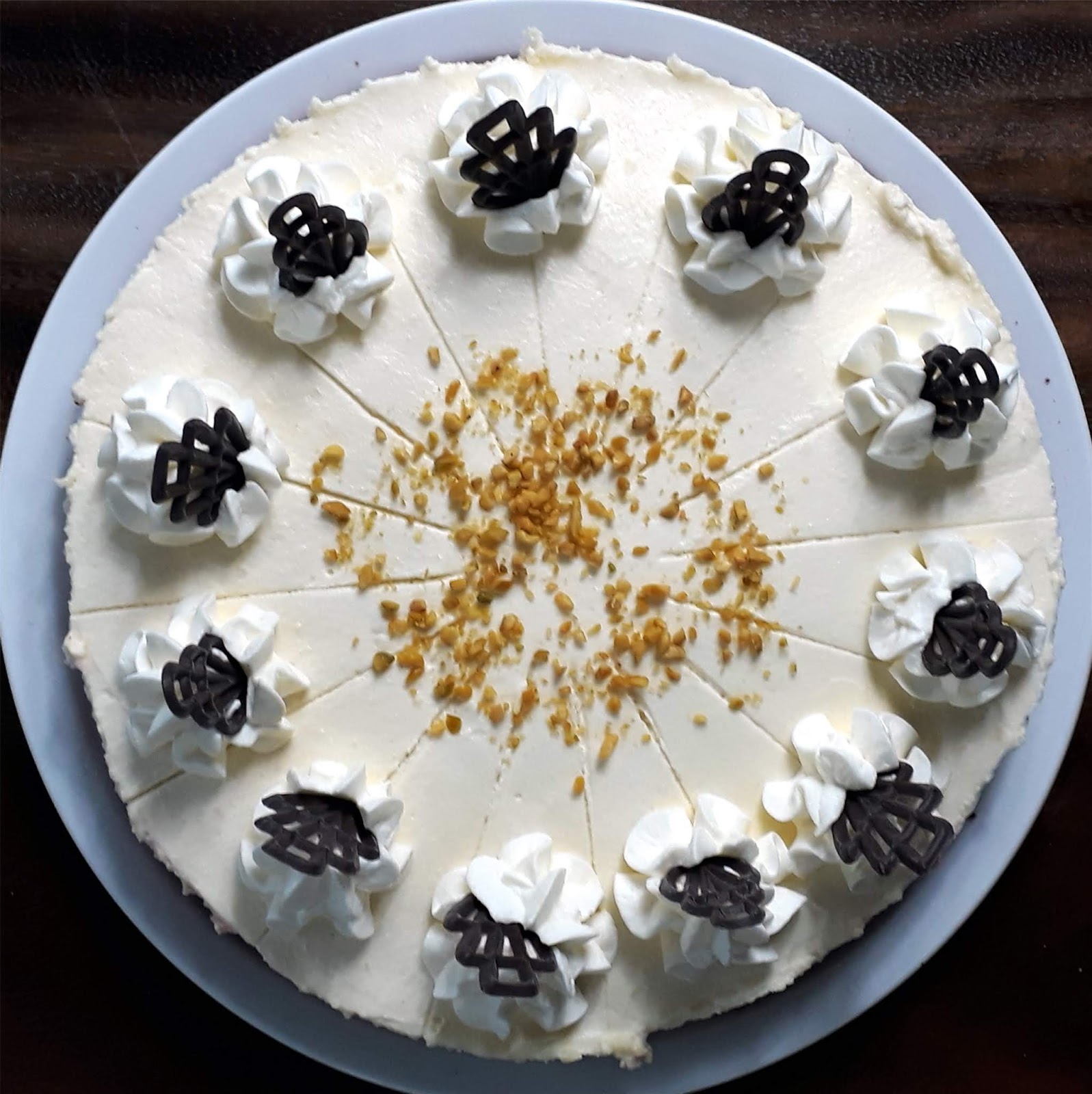 PFIRSICHTORTE MIT NUSSBODEN - saraokla