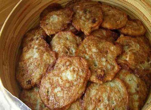 Беларусь, кухня Белорусская кухня, достаточно своеобразна и характеризуется обилием мучных и картофельных блюд