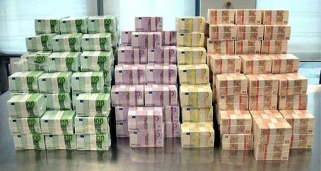 Eφοδος αστυνομικών σε σπίτι στο Π.Ψυχικό: Βρέθηκαν 19.000.000 ευρώ μετρητά που ανήκουν σε πολιτικό του ΠΑΣΟΚ Eφοδος αστυνομικών σε σπίτι στο Π.Ψυχικό: Βρέθηκαν 19.000.000 ευρώ μετρητά που ανήκουν σε πολιτικό του ΠΑΣΟΚ