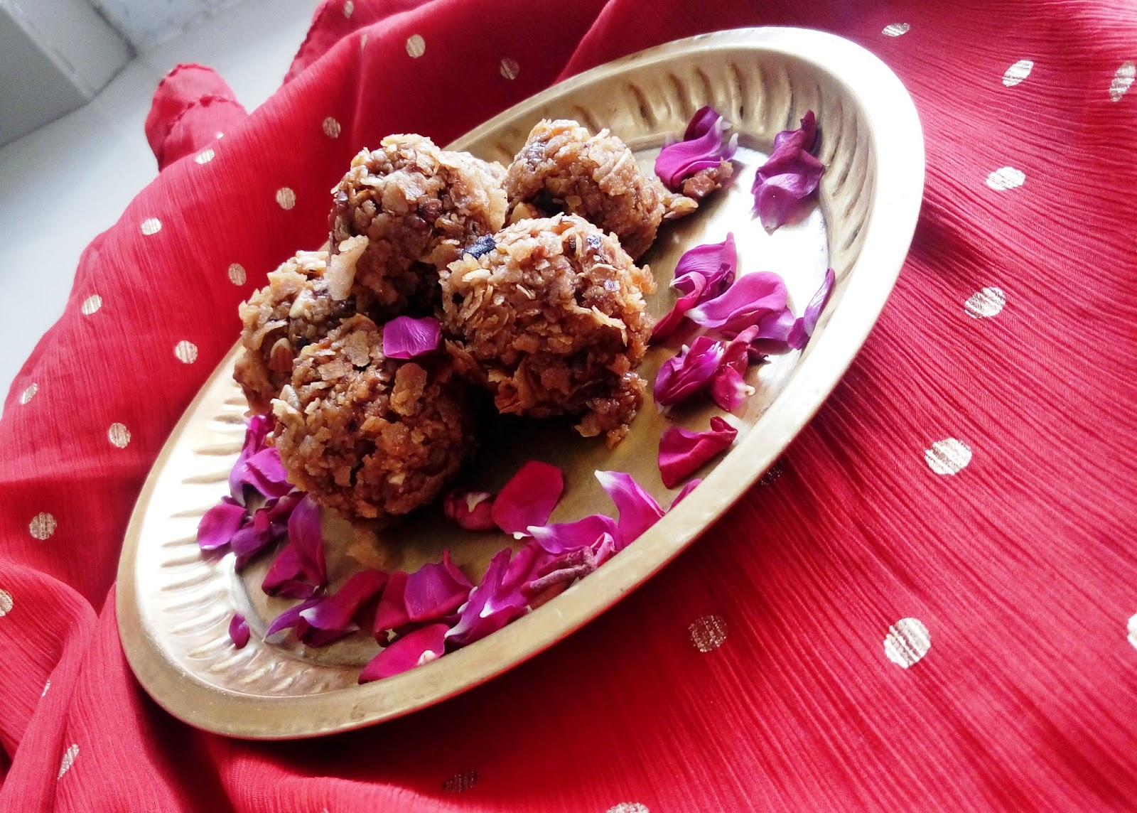 housewivesdiary: ROTI CHURMA LADOO | ROTI LADOO