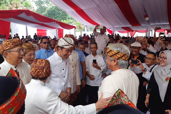 Jokowi Dapat Gelar Pinisepuh Warga Pasundan