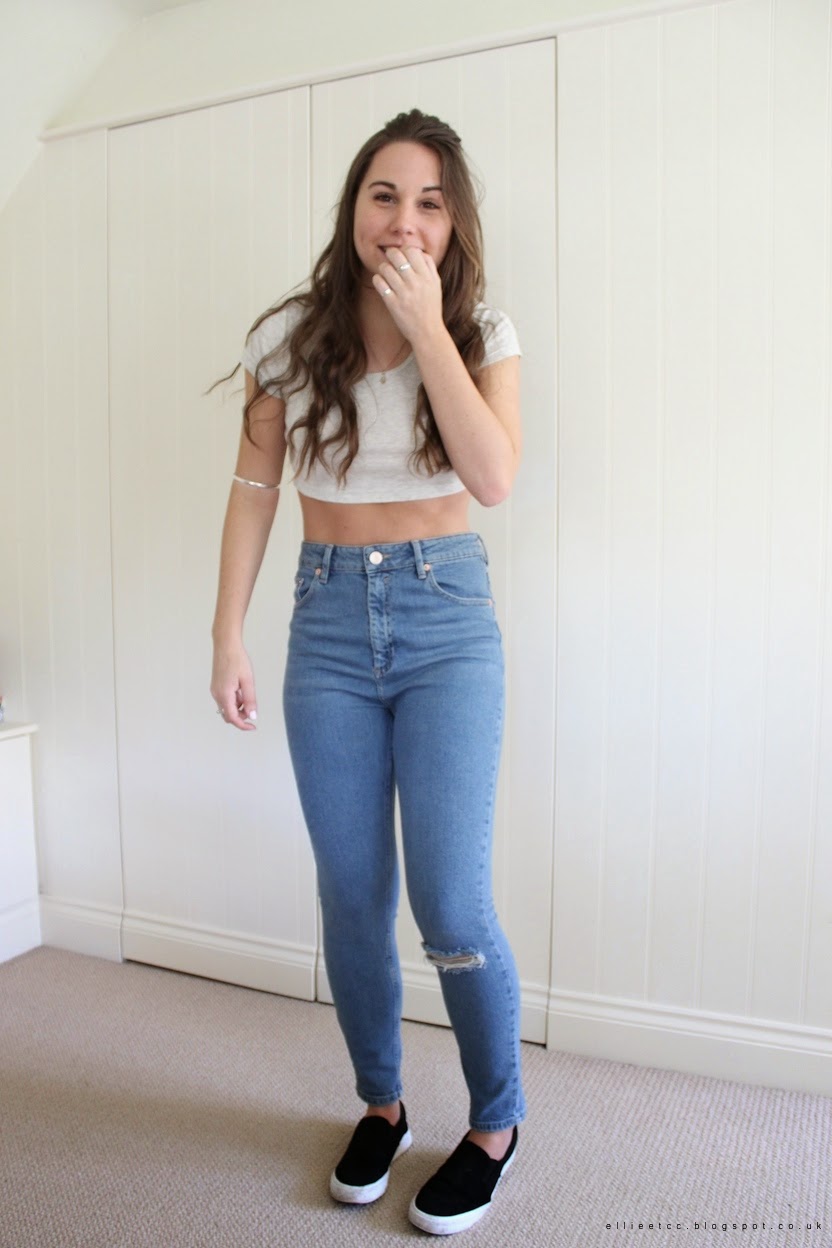 ASOS, crop top, jeans, Mom jeans, monochrome, New Look, OOTD, outfit, ripped knee, slip on trainers, sunglasses, topshop, vintage, fashion, style, 