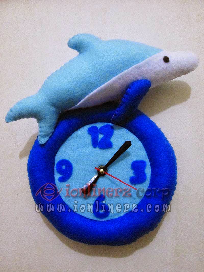 Jam Dinding Flanel Karakter Kartun Boneka Dolphin / Lumba - Lumba Jam Dinding Flanel Karakter Kartun Boneka Dolphin / Lumba - Lumba