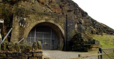 Прокълнатите Удхед тунели в Дербишър, Англия Woodhead-Tunnels-gate-585x306