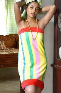 Desi Aunty Exposing Her Armpits