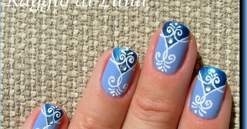 Raggio di Luna Nails: Arabesque white design on double blue