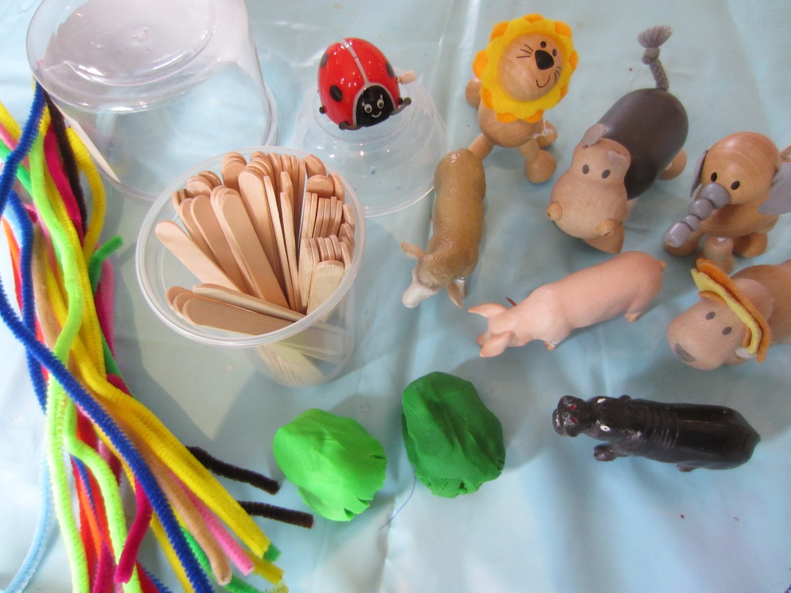 Learn with Play at Home Pipecleaners, Craft sticks, Playdoh & Animals. Invitation to play!