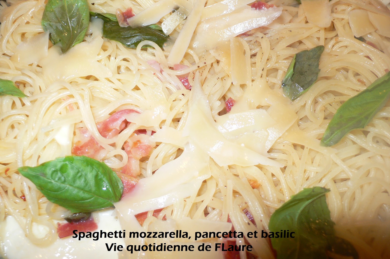 Spaghetti mozzarella, pancetta et basilic