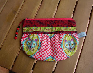 http://de.dawanda.com/product/100358707-kosmetiktaschekrimskramstascheschminktaeschchen