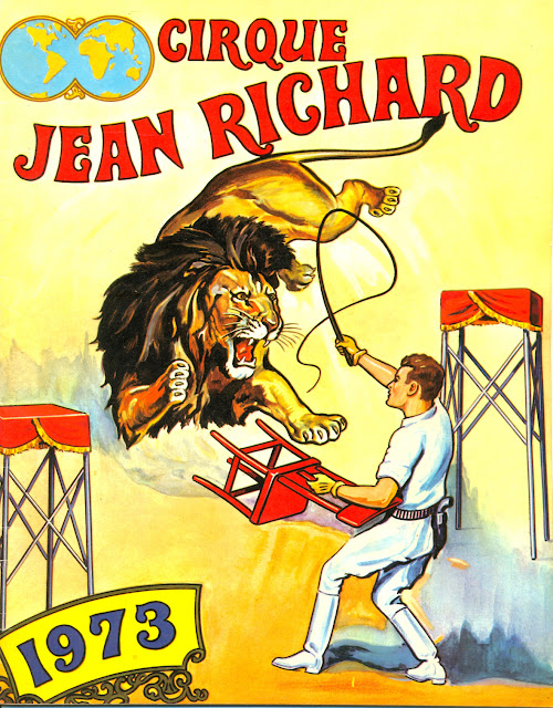 Programme papier de la saison 1973 du cirque Français Jean Richard avec une illustration d'un dresseur de fauves à l'ancienne 