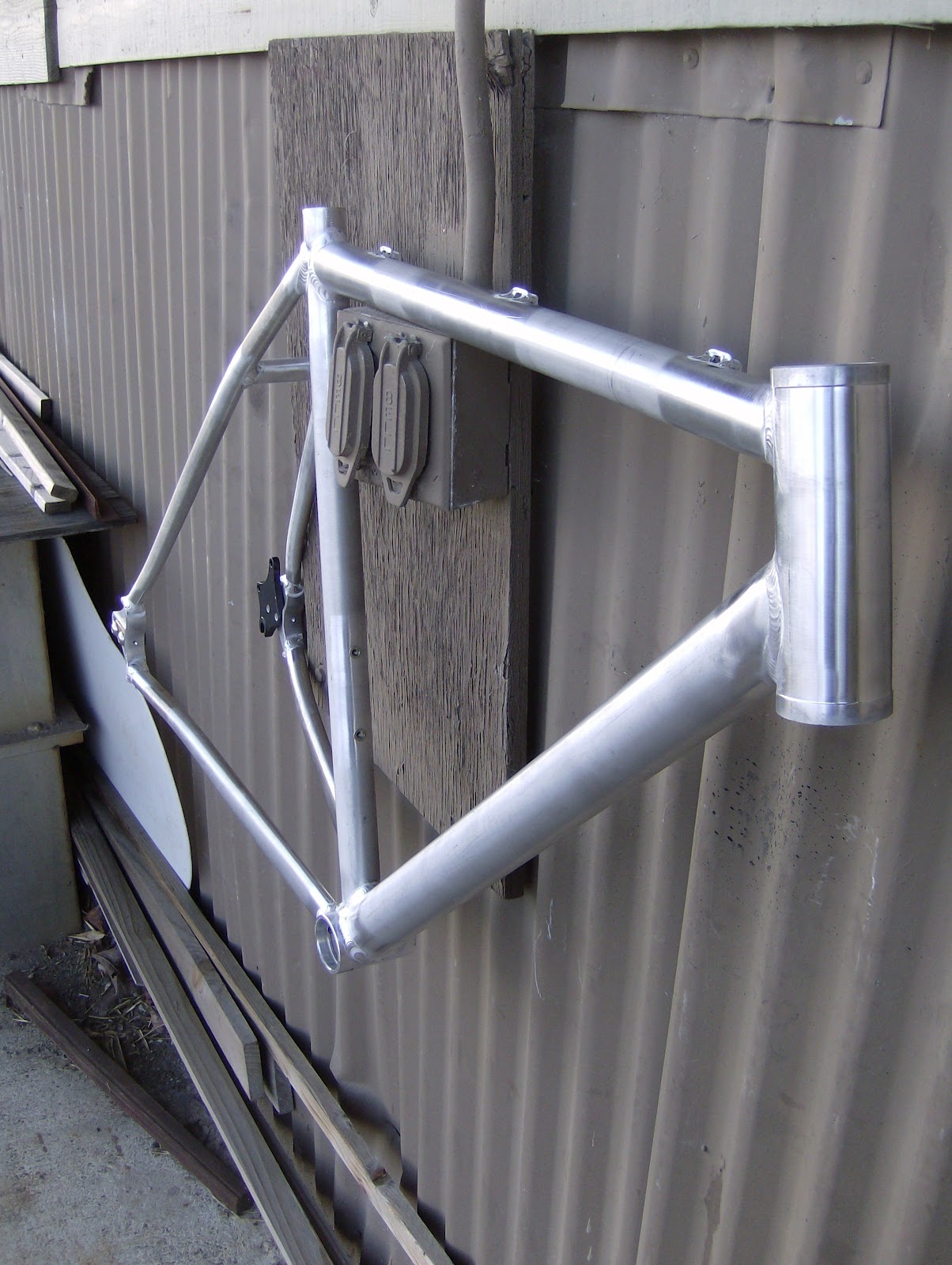 what's up in Santa Cruz A duo of single speed aluminum frames