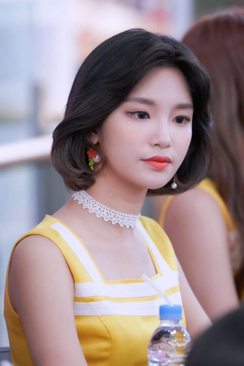 Is She The Most Beautiful Short Hair Kpop Rookie Bias Wrecker