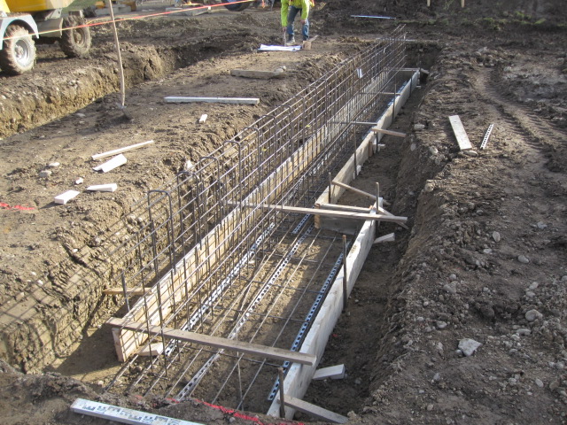 Holzhaus wir bauen ein Haus aus Holz Eisen binden