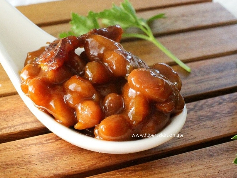 BROWN SUGAR AND BACON BAKED BEANS