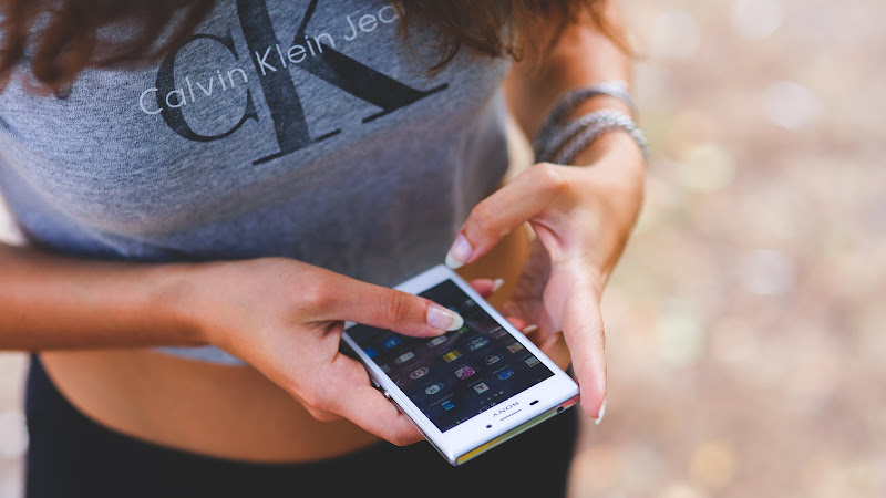 Girl with the Smartphone