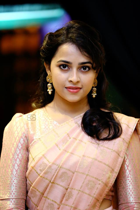 Sri Divya at Natchathira Vizha 2018