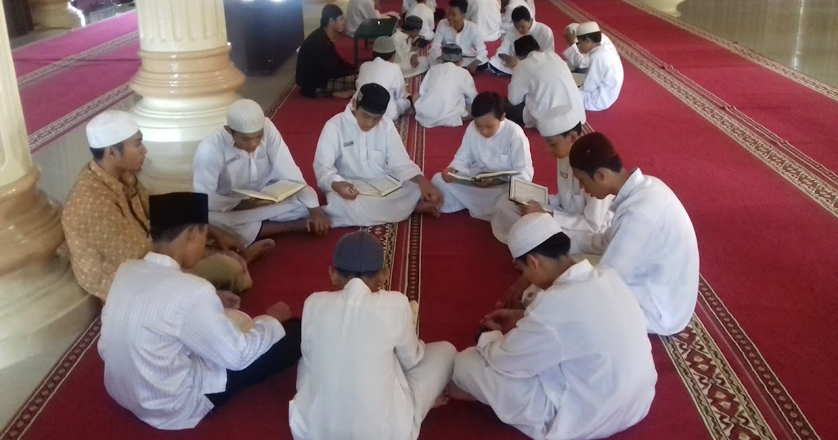 Image result for Menyetorkan Hafalan Ke Hadapan Qori Atau Orang yang Lebih Mahir