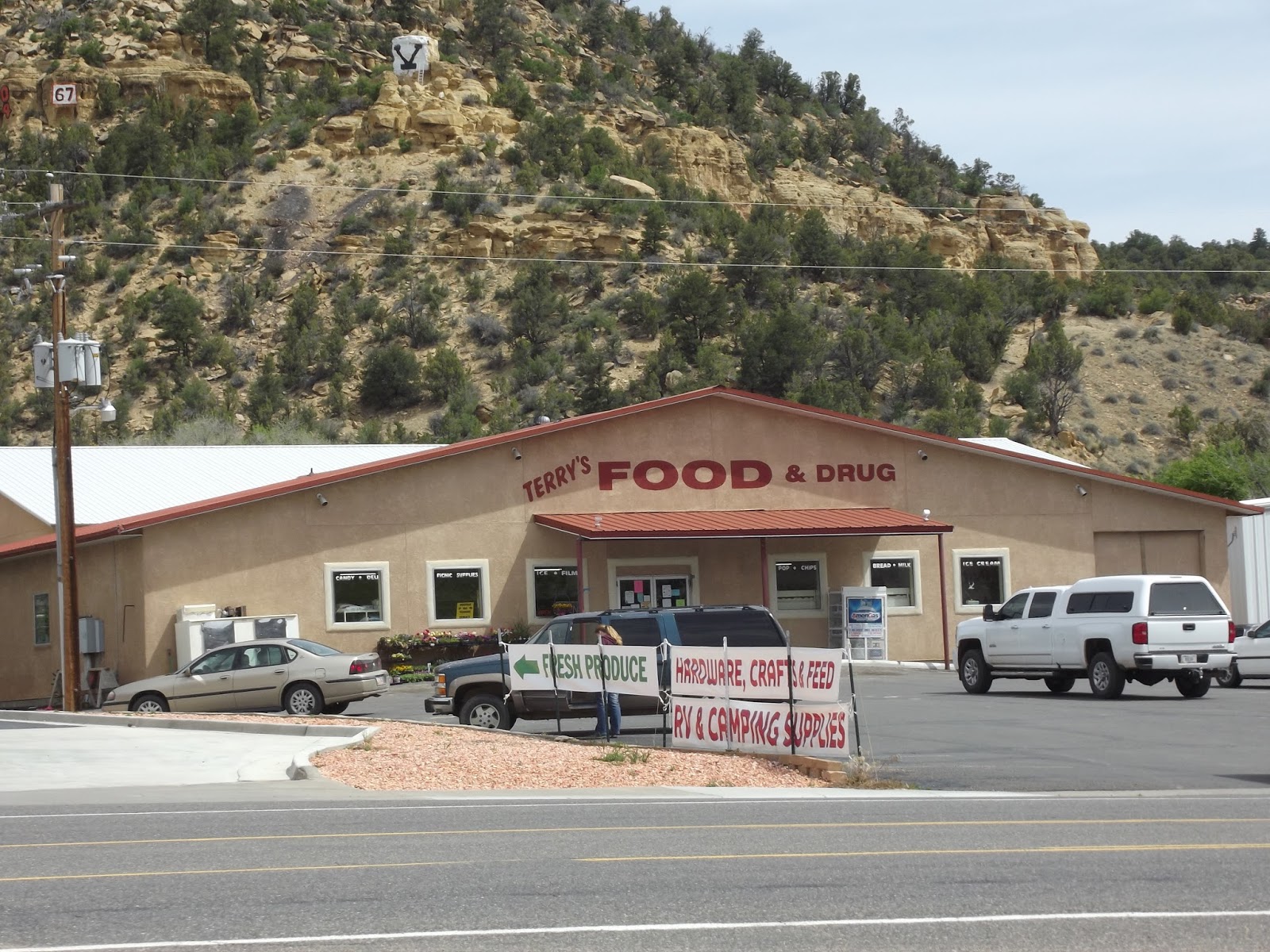 Keeping Track of the Jones' Utah, Glendale Thursday, May 5, 2016