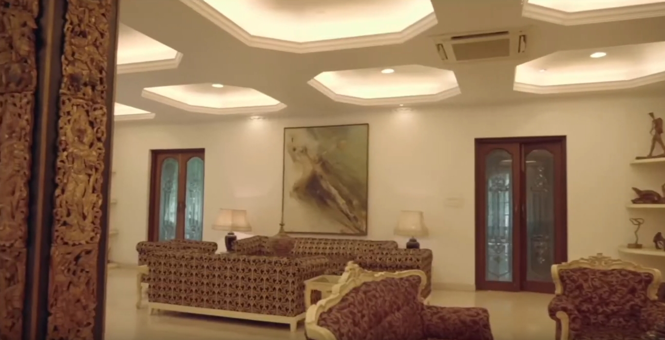 Tour Calcutta, India Palace vs. 18 Interior Design Photos