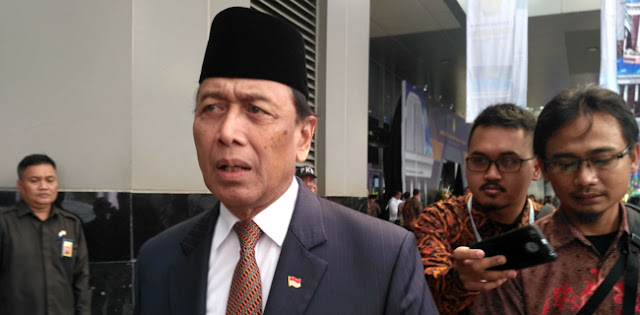 Terindikasi Maladministrasi, Jokowi Diminta Koreksi Keberadaan Tim Asistensi Hukum Wiranto Terindikasi Maladministrasi, Jokowi Diminta Koreksi Keberadaan Tim Asistensi Hukum Wiranto