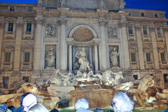 trevi fountain at night