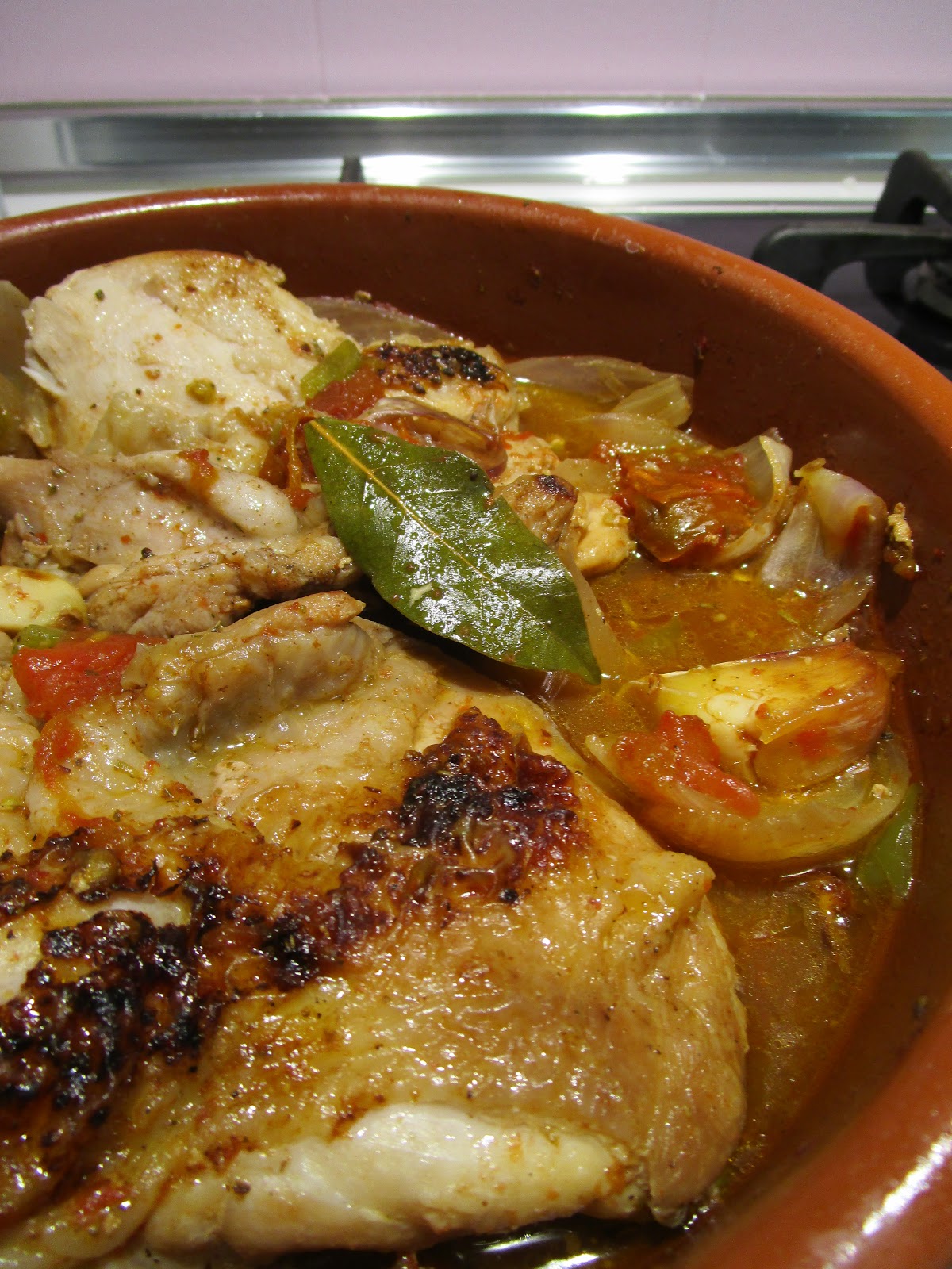 POLLO EN CAZUELA DE BARRO (receta catalana, según versión personal )