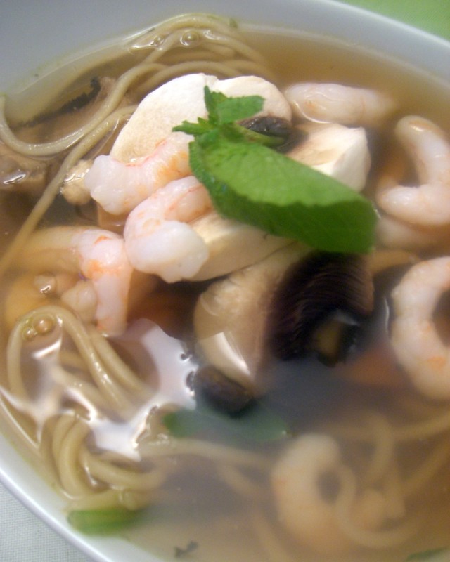 Debutante Wok tooujours prêt, bouillon de nouilles chinoises aux champignons