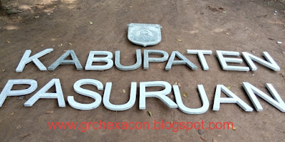 ornamen GRC tulisan Kabupaten Pasuruan dan logo GRC