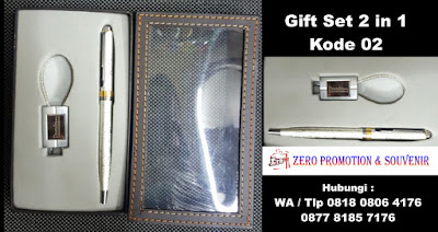 souvenir gift set pen and keychain, Business Gift 2in1, Gift Set : METAL PEN & GANTUNGAN KUNCI yang dapat disablon dan di grafir logo sesuai keinginan anda cocok untuk paket Barang Promosi Kantor