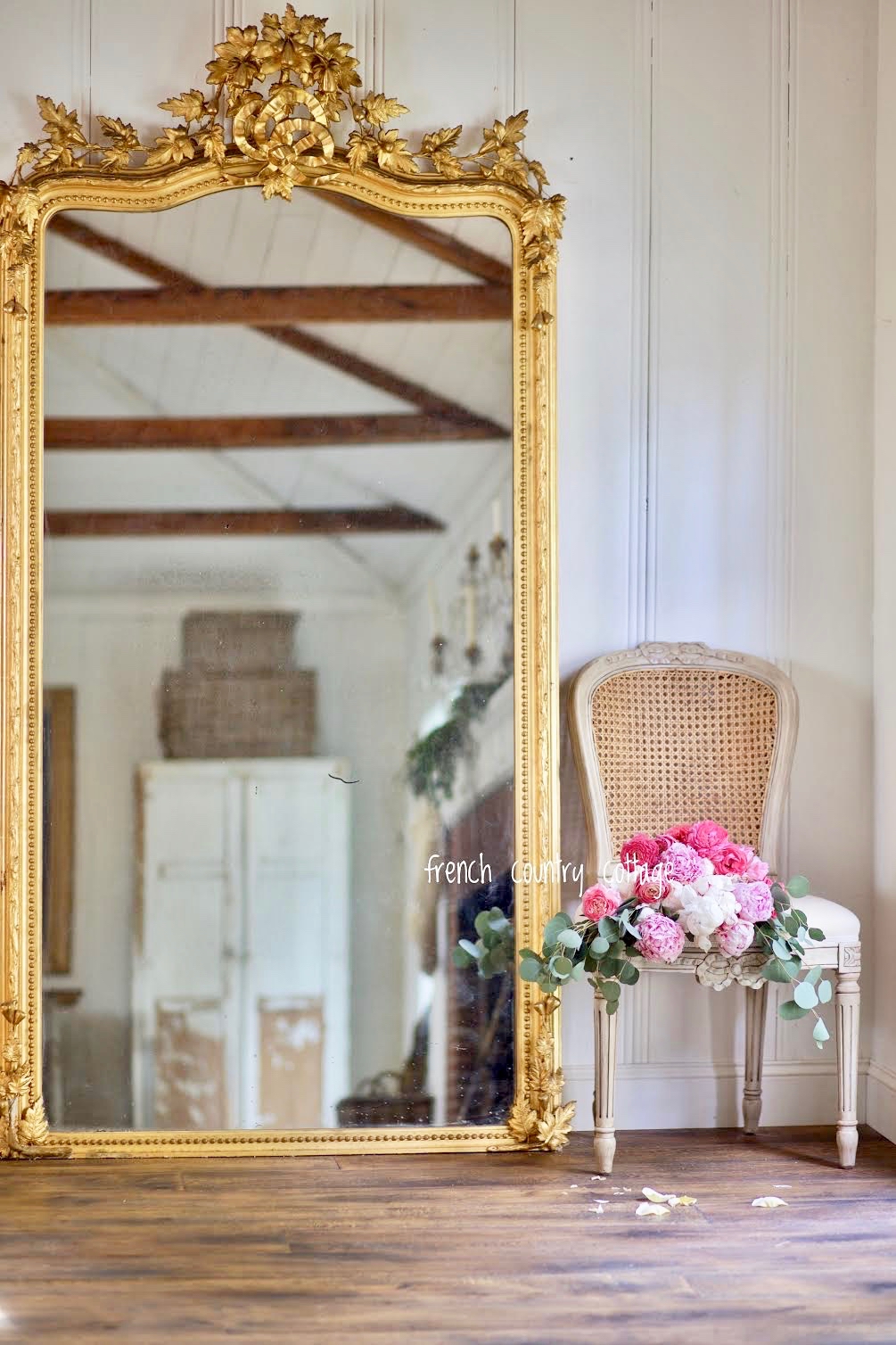 A few simple  ways to decorate with mirrors