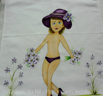 pintura em tecido boneca com chapeu e calcinha cor de uva para colocar vestido de croche